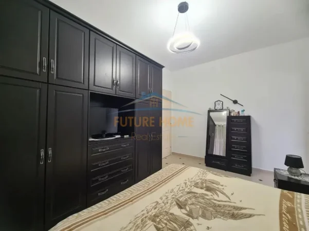 Tirane, jepet me qera apartament 2+1 Kati 8, 110 m² 500 € (YZBERISHT)