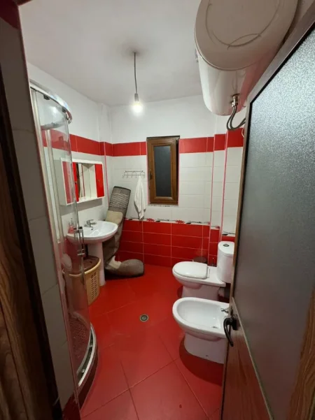 Tirane, jepet me qera apartament 2+1 Kati 3, 110 m² 450 € (Stacioni i Trenit)