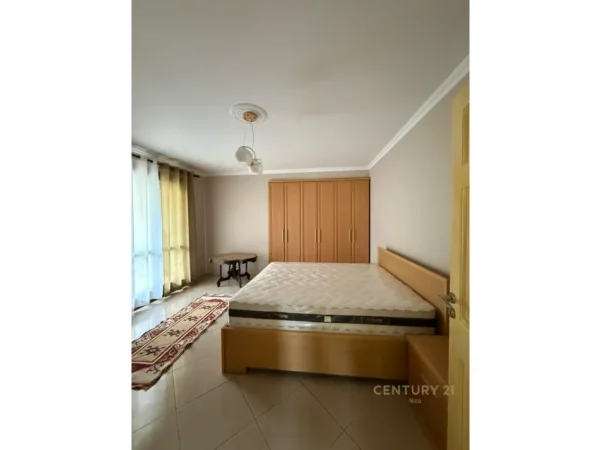 Tirane, jepet me qera apartament 2+1 Kati 4, 650 € 