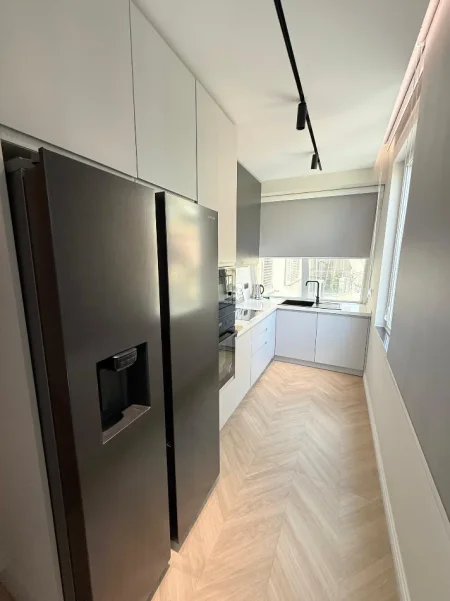 Tirane, jepet me qera apartament 2+1 Kati 3, 130 m² 1.300 € (Liqeni thate)