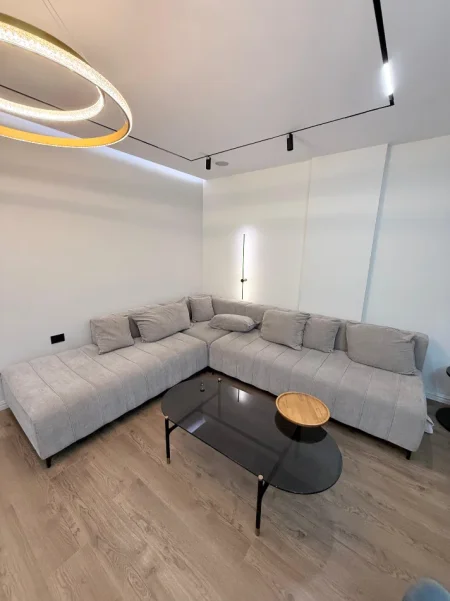 Tirane, jepet me qera apartament 2+1 Kati 3, 130 m² 1.300 € (Liqeni thate)