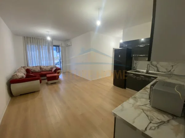 Tirane, jepet me qera apartament 2+1 , 105 m² 520 € (5 MAJ)