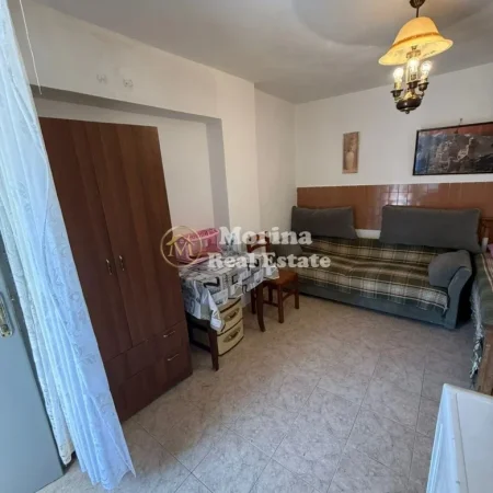 Tirane, jepet me qera garsonier Kati 1, 40 m² 250 € (21 Dhjetori, Rruga Frederik Shiroka)