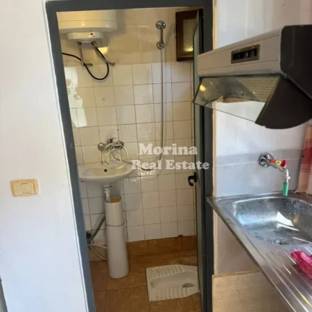 Tirane, jepet me qera garsonier Kati 1, 40 m² 250 € (21 Dhjetori, Rruga Frederik Shiroka)