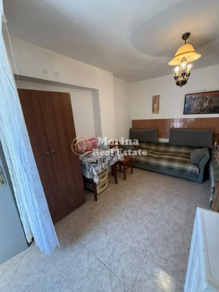 Tirane, jepet me qera garsonier Kati 1, 40 m² 250 € (21 Dhjetori, Rruga Frederik Shiroka)