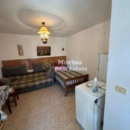 Tirane, jepet me qera garsonier Kati 1, 40 m² 250 € (21 Dhjetori, Rruga Frederik Shiroka)