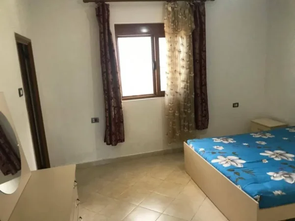 Tirane, jepet me qera shtepi 1+1+Aneks+Ballkon Kati 1, 77 m² 360 € (ali demi)