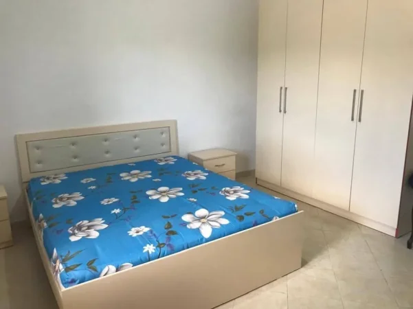 Tirane, jepet me qera shtepi 1+1+Aneks+Ballkon Kati 1, 77 m² 360 € (ali demi)
