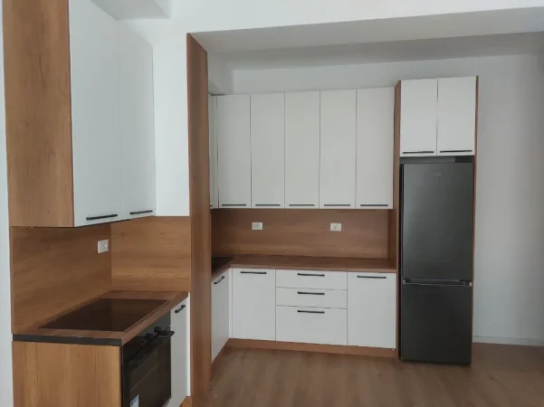 Tirane, jepet me qera apartament 2+1+Ballkon Kati 4, 90 m² 500 € (ALI DEMI)