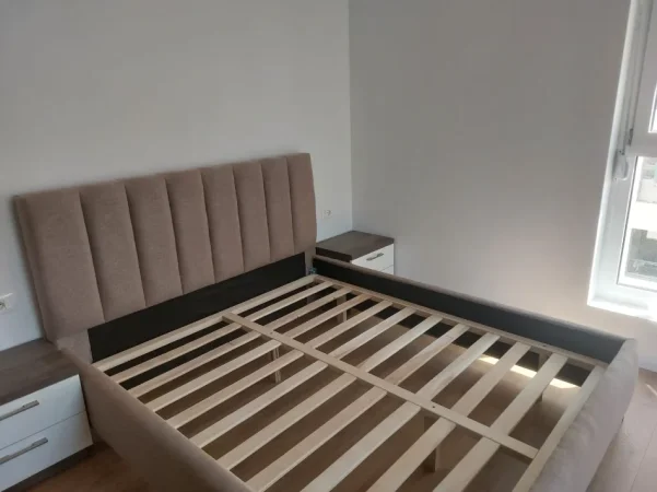 Tirane, jepet me qera apartament 2+1+Ballkon Kati 4, 90 m² 500 € (ALI DEMI)