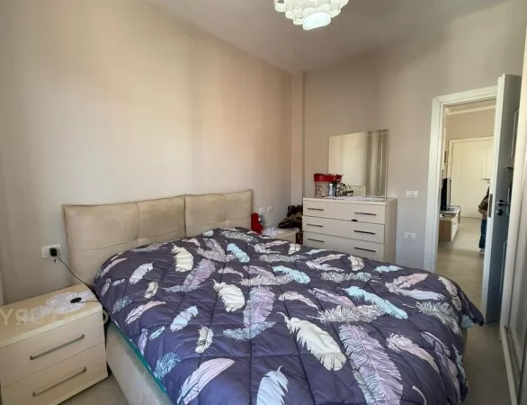 Tirane, jepet me qera apartament 1+1 Kati 4, 65 m² 450 € (Fresku)