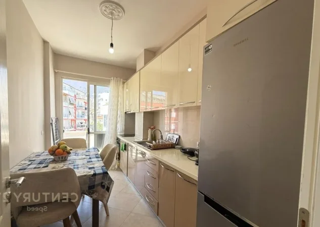 Tirane, jepet me qera apartament 1+1 Kati 4, 65 m² 450 € (Fresku)