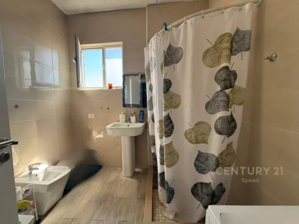 Tirane, jepet me qera apartament 1+1 Kati 4, 65 m² 450 € (Fresku)