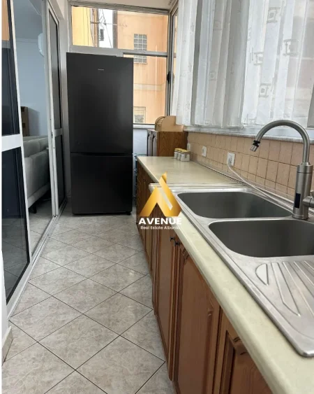 Tirane, jepet me qera apartament 3+1 Kati 5, 110 m² 750 € (Rruga Siri Kodra)