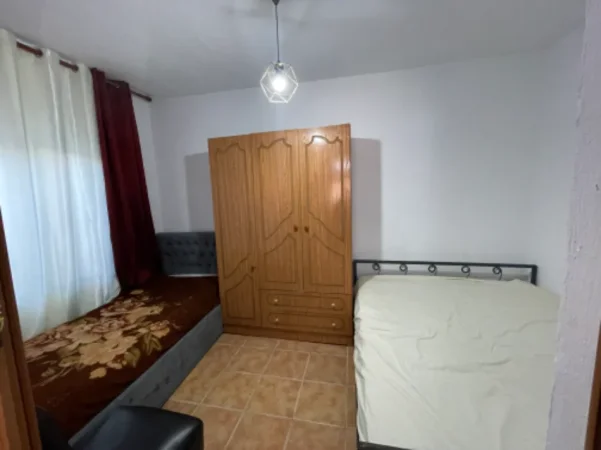 Tirane, jepet me qera shtepi 1+1 Kati 1, (Rruga Bajram Allaraj)