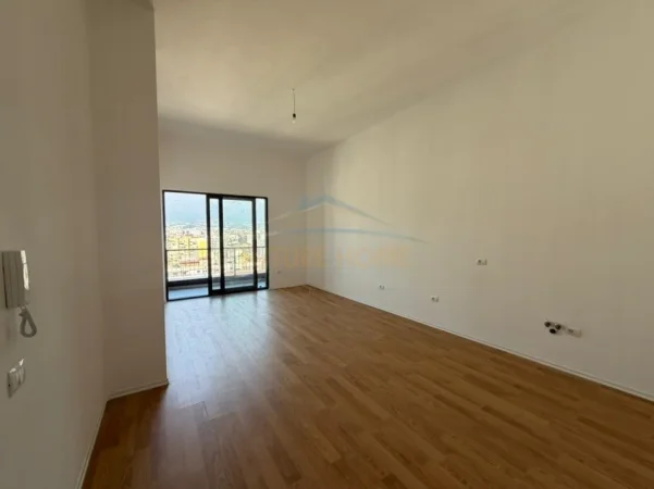 shitet apartament+verande | Penthouse 3+1+Ballkon Kati 13, 133 m² 399.000 € (Rruga e Barrikadave, Tiranë.)