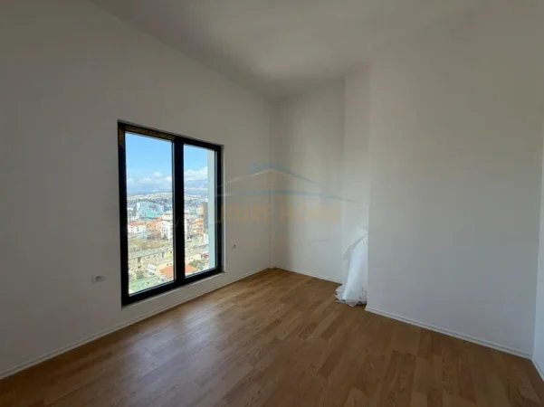 shitet apartament+verande | Penthouse 3+1+Ballkon Kati 13, 133 m² 399.000 € (Rruga e Barrikadave, Tiranë.)