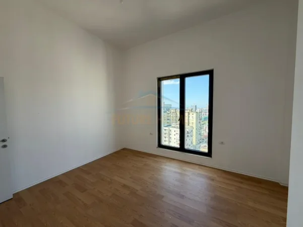 shitet apartament+verande | Penthouse 3+1+Ballkon Kati 13, 133 m² 399.000 € (Rruga e Barrikadave, Tiranë.)