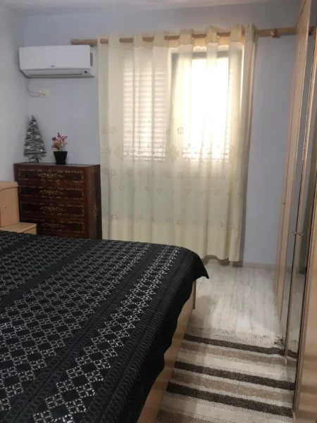 Tirane, jap me qera apartament 1+1+Ballkon Kati 5, 65 m² 550 € (Ali Dem)