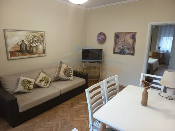 Tirane, jepet me qera apartament 1+1 Kati 2, 60 m² 600 € (MYSLYM SHYRI)