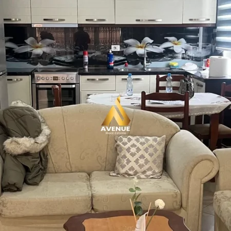 Tirane, jepet me qera apartament 1+1 Kati 4, 450 € (rruga loni ligori)