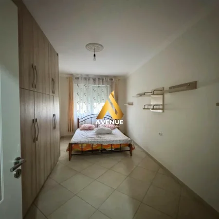 Tirane, jepet me qera apartament 1+1 Kati 4, 450 € (rruga loni ligori)