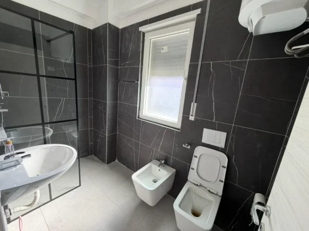 Tirane, jepet me qera apartament 1+1 Kati 3, 