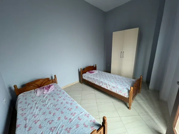 Tirane, jepet me qera Vile 2+1 Kati 2, 85 m² 400 € (Në Paskuqan, Tiranë.)