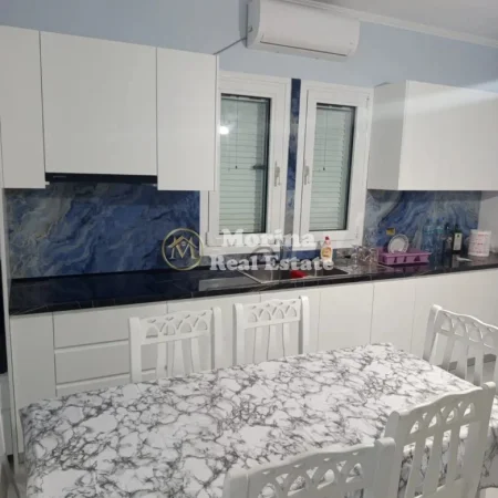 Tirane, jepet me qera shtepi 2+1 Kati 3, 100 m² 400 € (Qytet Studenti)