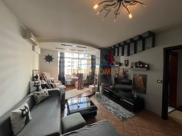 Tirane, jepet me qera apartament 1+1+Ballkon Kati 2, 600 € 