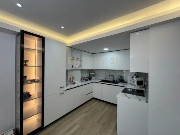 Tirane, jepet me qera apartament 2+1 Kati 4, 140 m² 1.200 € (kodra e diellit 2)