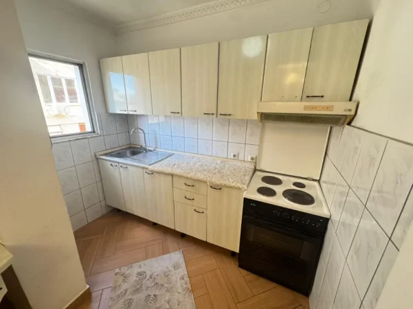 Tirane, jepet me qera apartament 1+1 Kati 4, 500 €