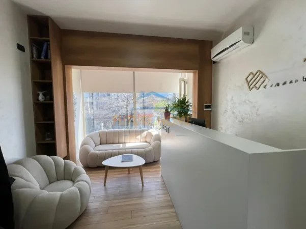 Tirane, shitet ambjent biznesi Kati 1, 73 m² 