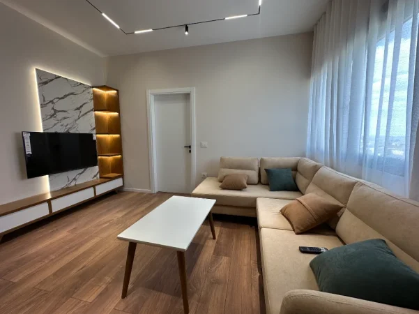 Tirane, jepet me qera apartament 1+1+Ballkon Kati 7, 630 € (Rruga Bill Klinton)