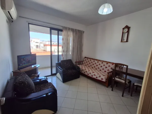 Tirane, jepet me qera apartament 1+1+Ballkon Kati 8, 65 m² 380 €