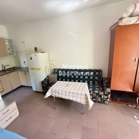 Tirane, jepet me qera garsonier Kati 1, 30 m² 200 € (Laprake)