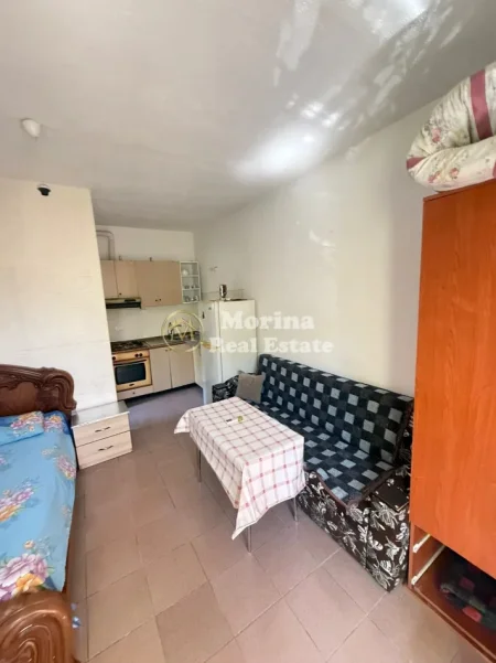 Tirane, jepet me qera garsonier Kati 1, 30 m² 200 € (Laprake)