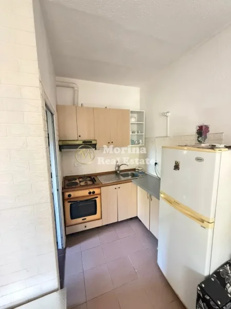 Tirane, jepet me qera garsonier Kati 1, 30 m² 200 € (Laprake)