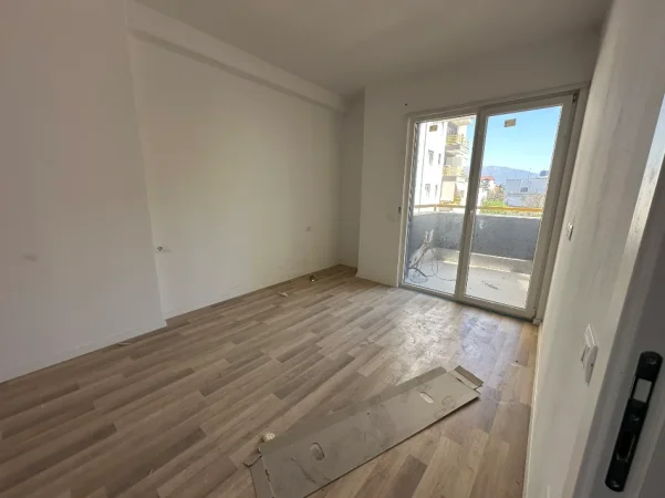 Tirane, jepet me qera apartament 1+1+Ballkon Kati 2, 70 m² 500 € (Rruga Dritan Hoxha E88)