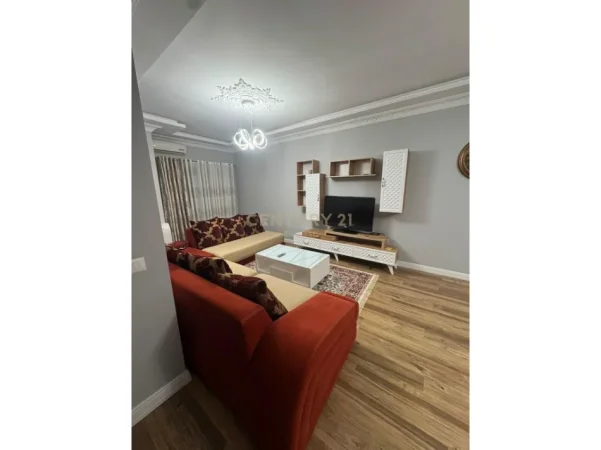 Tirane, jepet me qera apartament 2+1+Ballkon Kati 5, 115 m² 600 € (yzberisht)