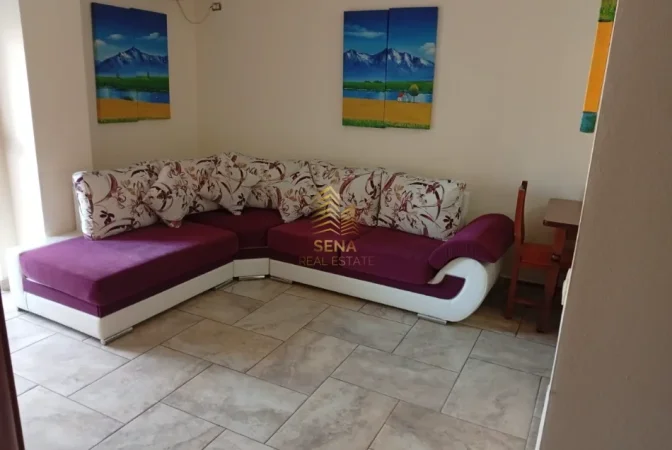 Tirane, jepet me qera apartament 1+1+Ballkon Kati 4, 60 m² 380 € (Yzberisht)