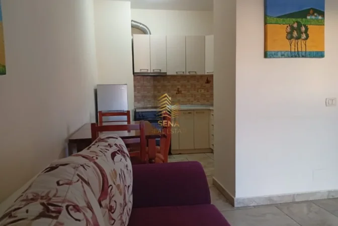 Tirane, jepet me qera apartament 1+1+Ballkon Kati 4, 60 m² 380 € (Yzberisht)