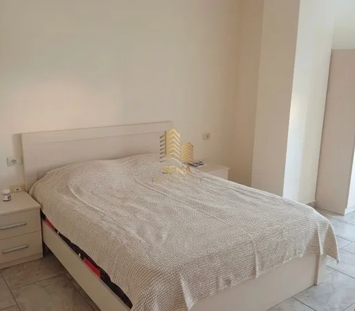 Tirane, jepet me qera apartament 1+1+Ballkon Kati 4, 60 m² 380 € (Yzberisht)