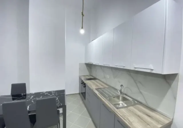 Tirane, jepet me qera apartament 1+1 Kati 0, 56 m² 350 € (Ish Tregu Elektrik)