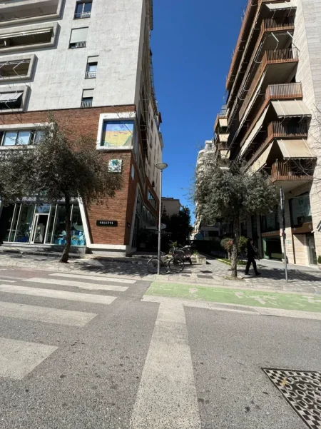 Tirane, shitet dyqan Kati 0, 55 m² 547.000 € (BLLOK)