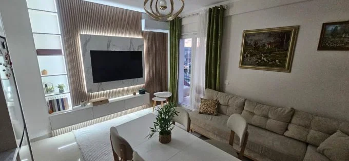 Tirane, jepet me qera apartament 2+1+Aneks+Ballkon Kati 5, 83 m² 600 € (laprake , ish dogana , rruga dritan hoxha)