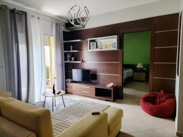 Tirane, jepet me qera apartament 1+1 Kati 3, 70 m² 500 € (Ali Demi)
