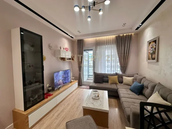 Tirane, jepet me qera apartament 1+1 Kati 9, 65 m² 700 € (21 dhjetori kompleksi magnet)
