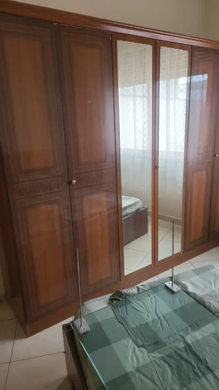 Tirane, jepet me qera apartament 1+1+Ballkon Kati 3, 65 m² 400 € 