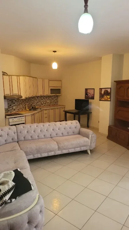 Tirane, jepet me qera apartament 1+1+Ballkon Kati 3, 65 m² 400 € 